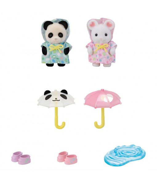 Duo des bébés en habits de pluie
