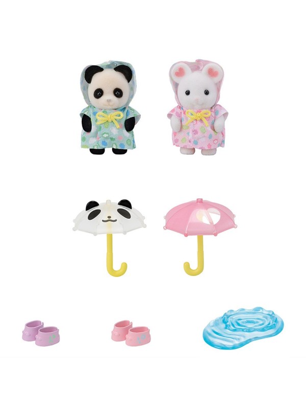 Duo des bébés en habits de pluie